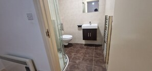 Handtücher, Seife, Toilettenpapier