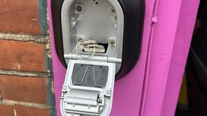 A pink door with a metal parking meter attached to it. - Retreat Studio Camberwell zone 2 (London)