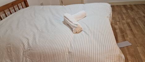 1 多间卧室、WiFi、床单