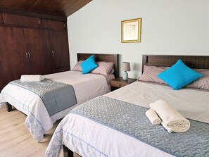 Exclusive Suite, 2 Double Beds | Down comforters, desk, laptop workspace, blackout drapes - Altamira Apartsuites (Quito)