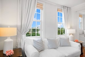 TV - Sunny Orchid - Palm Beach - Pool (Palm Beach)