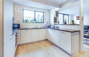 Fridge, oven, stovetop, dishwasher - 2 bedroom beautiful home in Herselt (Herselt)