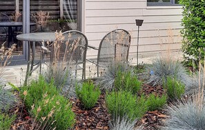 Outdoor dining - 2 bedroom beautiful home in Herselt (Herselt)