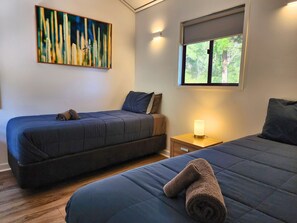 2 bedrooms, desk, iron/ironing board, WiFi