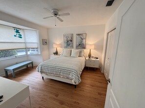 3 bedrooms, iron/ironing board, WiFi, bed sheets - Charming 3BR house in beautiful Bonita Springs with lots of room for fun. (Bonita Springs)