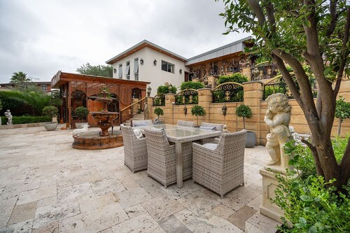 Dar Al Noor - House of Light - Luxury 3 Bed A/c in Rockdale