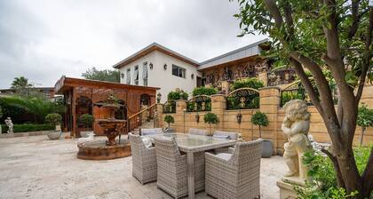 Dar Al Noor - House of Light - Luxury 3 Bed A/c in Rockdale