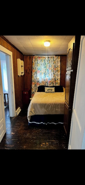 2 slaapkamers, een strijkplank/strijkijzer, gratis wifi, beddengoed