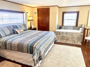 1 bedroom, iron/ironing board, WiFi, bed sheets - "HOUSE ON THE ROCK" Romantic Cottage Getaway w/ Hot Tub and cozy Fireplace!! (Hollister)