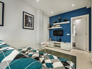 2 slaapkamers, een bureau, internet