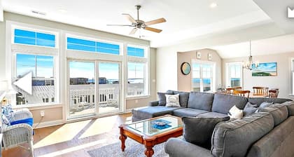 Bay and Beach Views, Sunsets Galore! Elevator, Heated Saltwater Pool