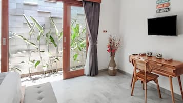 Signature Villa | 2 bedrooms, desk, free WiFi, bed sheets