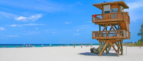 サンラウンジャー、ビーチタオル