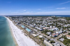 Beach nearby - 🦩Book Me Baby! Crystal Blue~It's So You! Sleeps 28~Pool~Golf Cart🦩 (Destin)