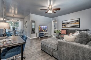 TV - Bright 3BR 2BA Entire Home in Norman-Close to OU! (Norman)