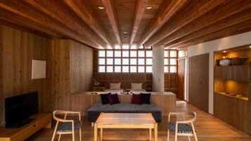 Premium bedding, free minibar, in-room safe, desk