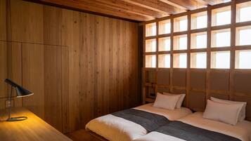 Premium bedding, free minibar, in-room safe, desk