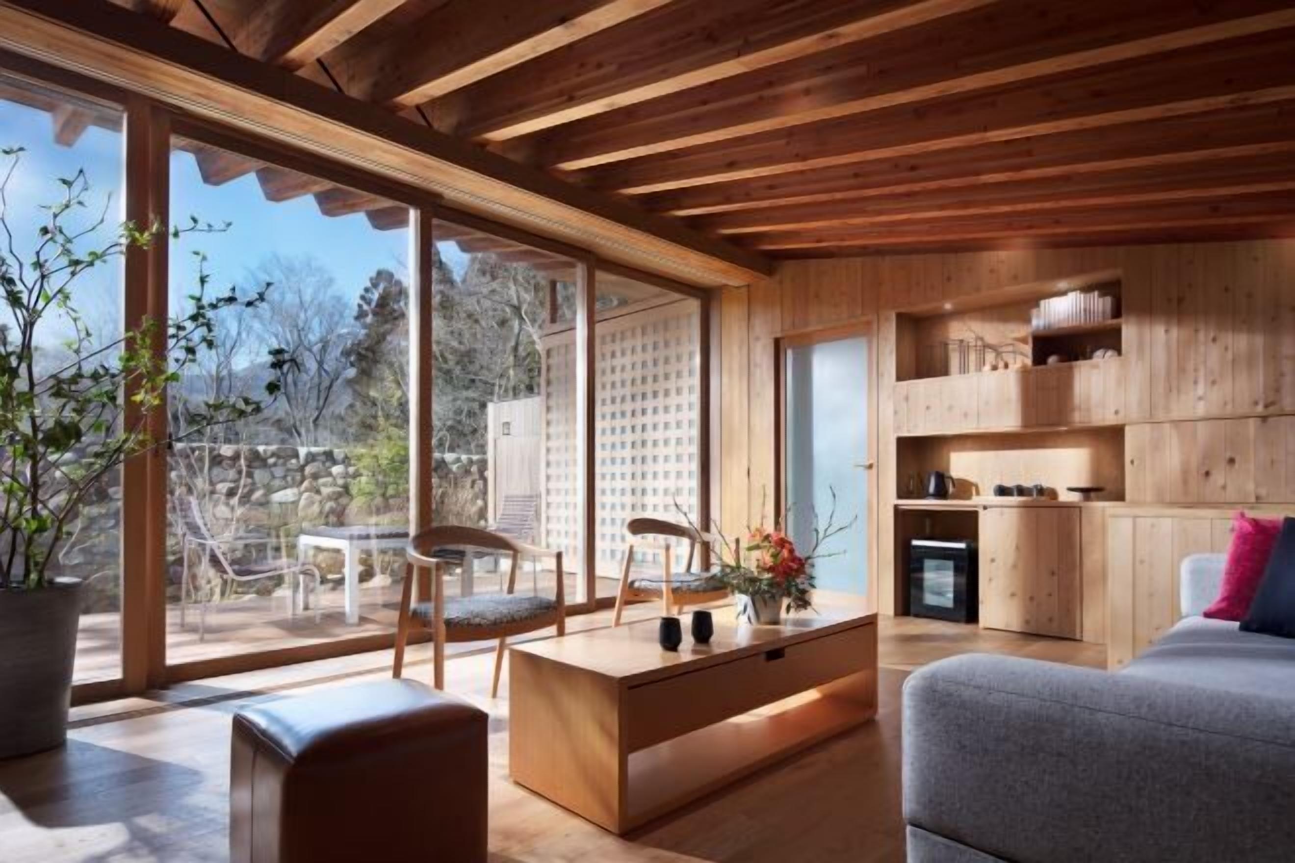 Living area | 43-inch LCD TV with digital channels, fireplace