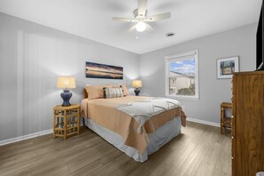 3 slaapkamers, een strijkplank/strijkijzer, gratis wifi, beddengoed