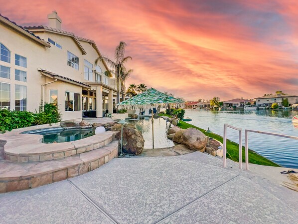 A heated pool - Waterfront, Pool, Sauna, Boat, Luxury living, low price! 30 Night Min. (Gilbert)