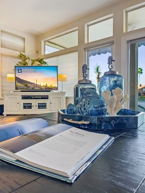 Interior - Waterfront, Pool, Sauna, Boat, Luxury living, low price! 30 Night Min. (Gilbert)