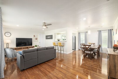 New, Safe, Perfect 3B/2Bth for Bus & Fun