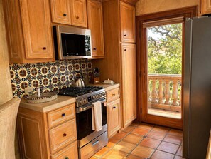 Fridge, coffee/tea maker, cookware/dishes/utensils - Secluded Westside Studio (Atascadero)
