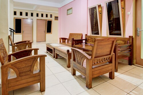 OYO Life 93662 Kost Pak Budi