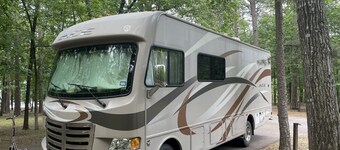 2015 Thor ACE Motorhome right off Pig Trail with views of White rock.