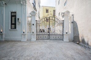 Property entrance - Cozrum Homes - Selina Residence (Ho Chi Minh City)