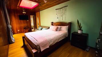 3 bedrooms, iron/ironing board, WiFi, bed sheets
