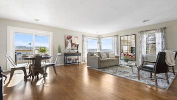 Una Smart TV, una chimenea