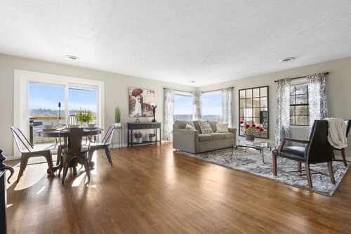 "AMAZING RETREAT" Minutes to Downtown Hollister, Branson and Thunder Ridge