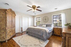 3 habitaciones, tabla de planchar con plancha, wifi y ropa de cama 