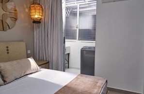 2 bedrooms, in-room safe, iron/ironing board, free WiFi