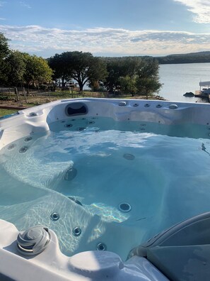 Outdoor spa tub - Lakeside House & Cabin Boat Ramp, Dock, & Fire Pit on Possum Kingdom Lake (Graham)