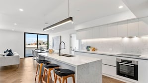 Coffee/tea maker, fridge, microwave, oven - Hobart CBD Roof Top Penthouse (Hobart)