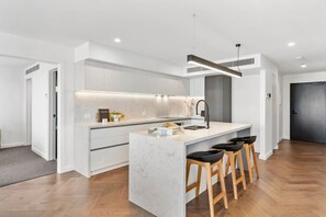 Fridge, microwave, oven, stovetop - Hobart CBD Roof Top Penthouse (Hobart)