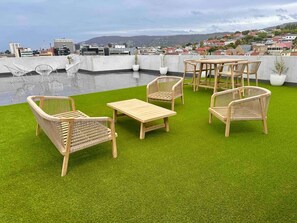 Outdoor dining - Hobart CBD Roof Top Penthouse (Hobart)