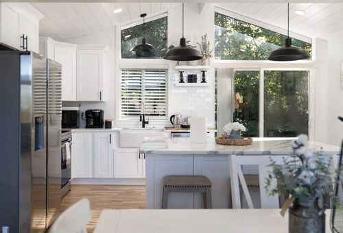 Delightful Family Home with 3 Bedrooms and Sprawling Backyard