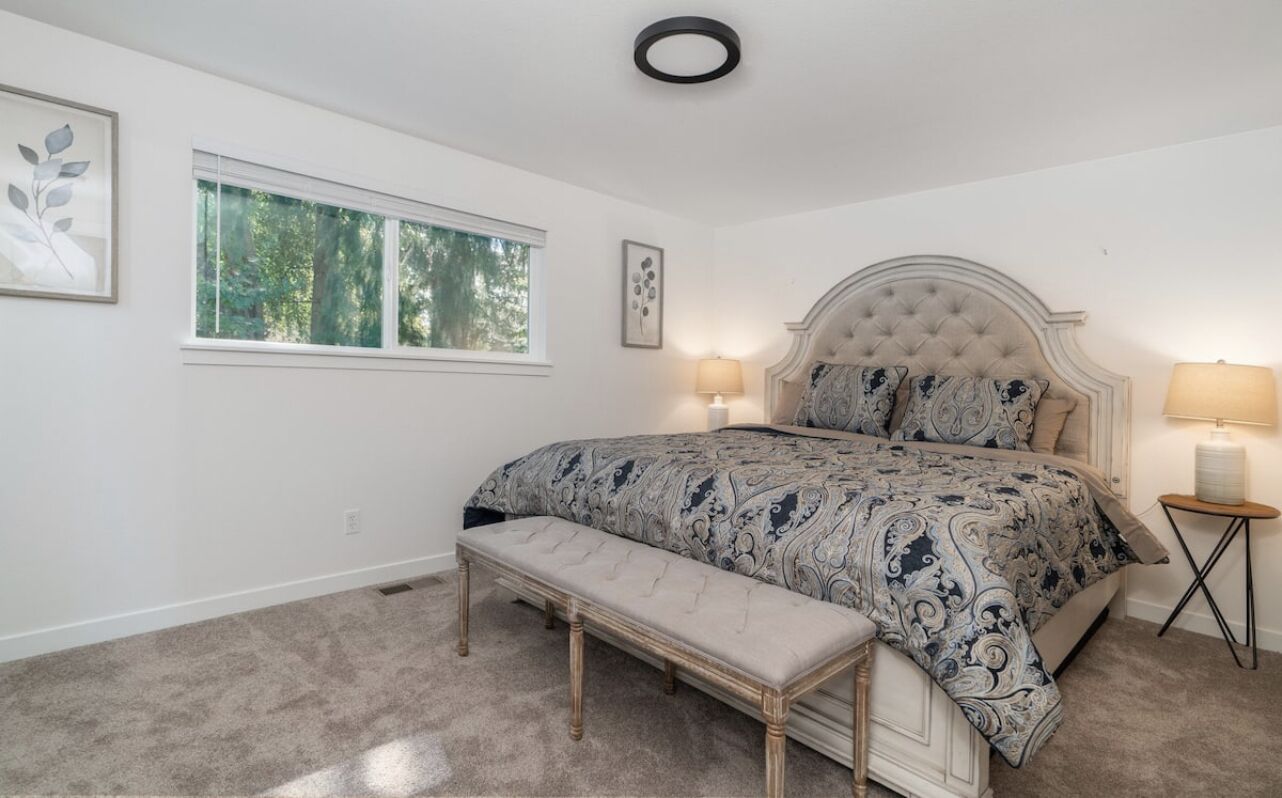 3 bedrooms, iron/ironing board, WiFi, bed sheets