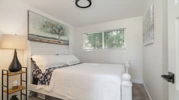 3 bedrooms, iron/ironing board, WiFi, bed sheets
