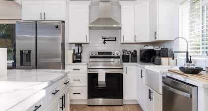 Delightful Family Home with 3 Bedrooms and Sprawling Backyard