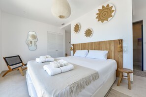 7 bedrooms, iron/ironing board, WiFi, bed sheets