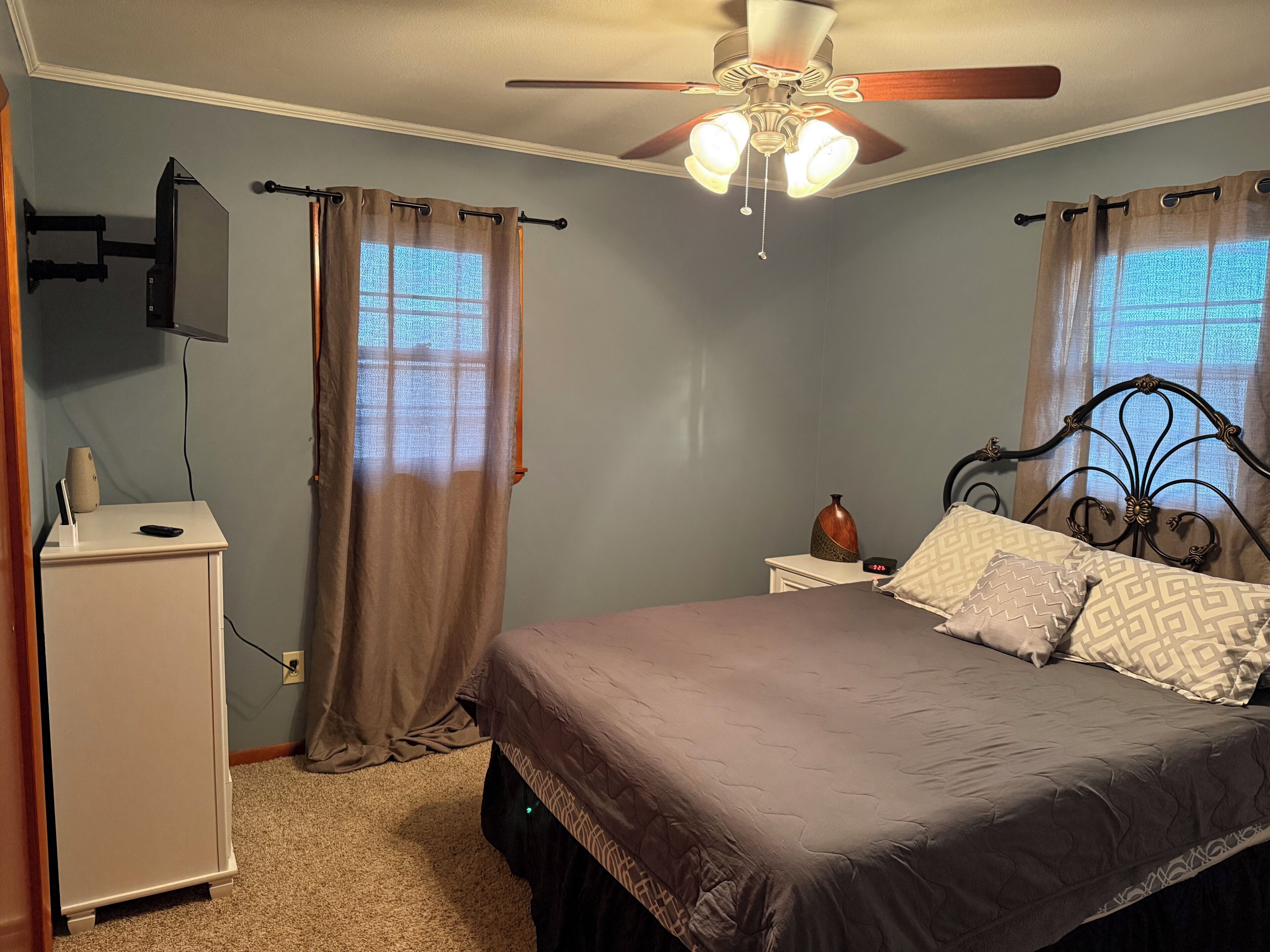 3 soverom, strykejern/-brett, wi-fi og sengetøy