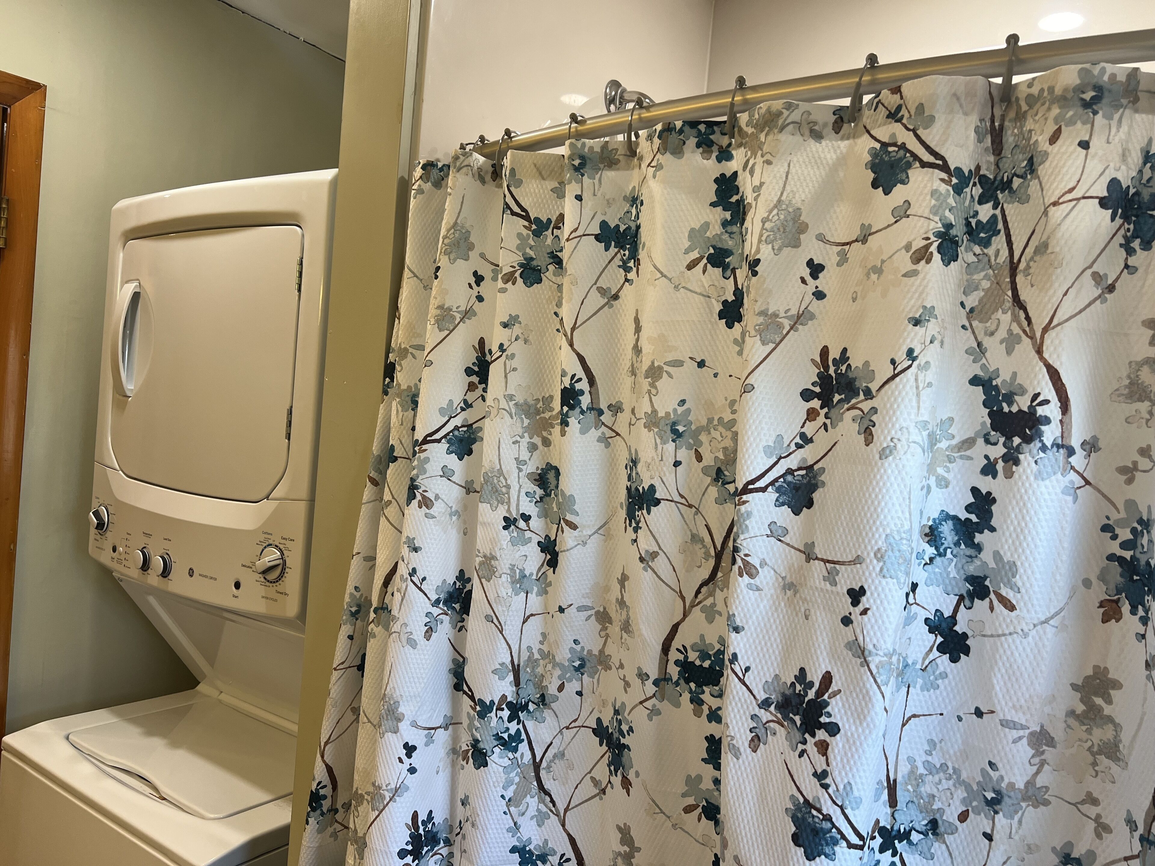 淋浴设施、吹风机、毛巾、肥皂