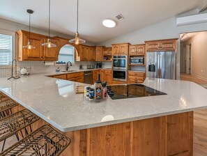 Réfrigérateur, micro-ondes, four, lave-vaisselle