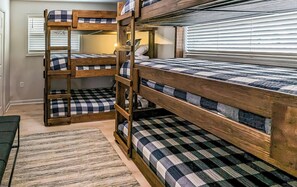 6 bedrooms, iron/ironing board, free WiFi