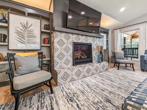 Télévision, cheminée