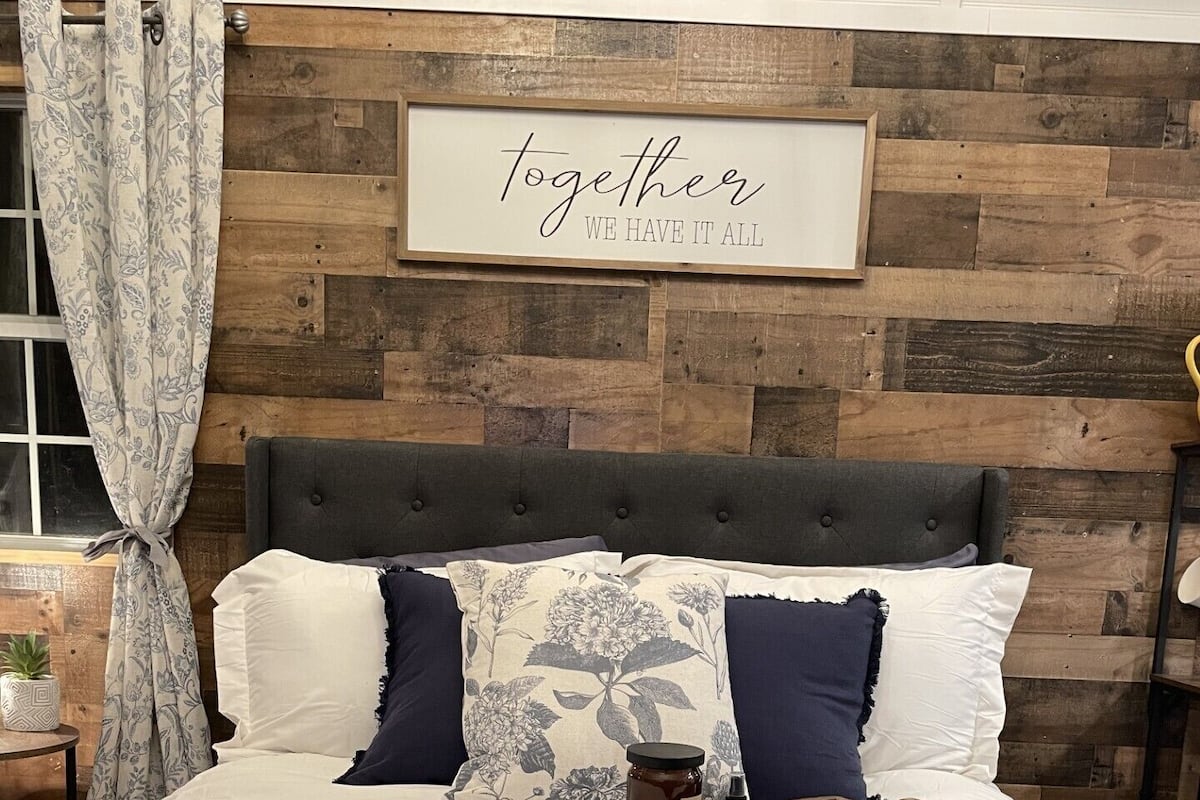 Family Cabin, Non Smoking, Garden View | Iron/ironing board, free WiFi, bed sheets